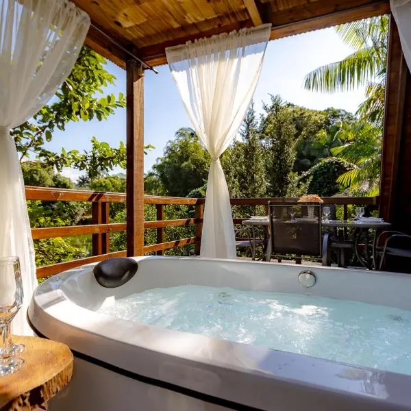 Chale confortavel com pisc,WiFi, garagem e jacuzzi, hotel in Quiriri