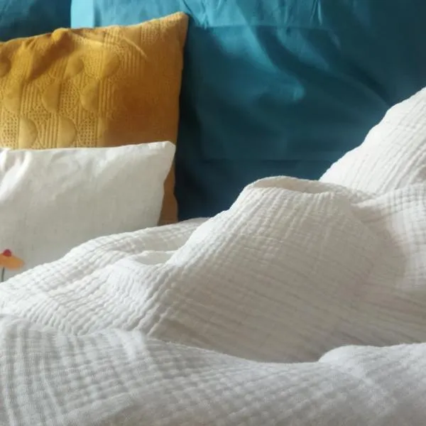 November Charlie, appartement en centre ville de Bruz, hotel em Bruz