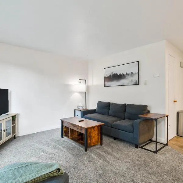 Quiet cozy centrally located furnished apt #2, hotel in Snohomish