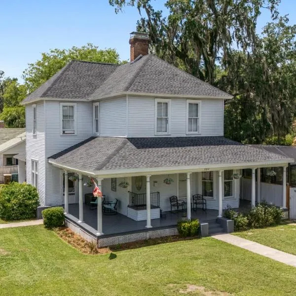 Martin A -Private historic district apt with pool-suite A, hotel in Ocala