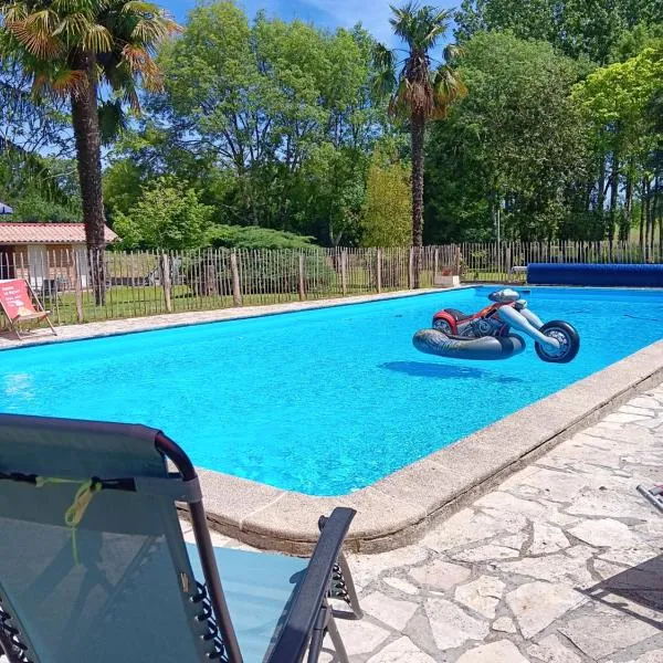 Au Moulin du Comte - en gîte, hotel in Bourrouillan