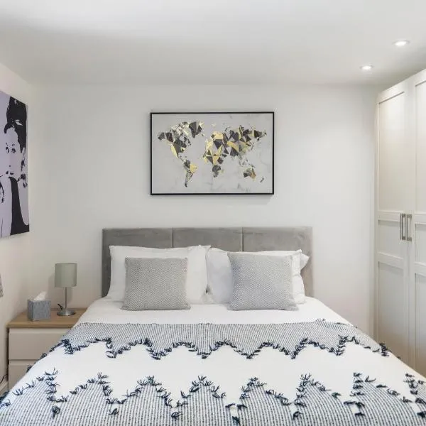 Bespoke Studio 23 Min - C London Private Bathrroom Shared Kitchen 3, hotel in Edgware