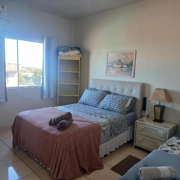 Apart próximo a Unimed, Catedral e HSA de 2 quartos com 2 AR, mini-Academia e garagem no Centro-sul, hotel in Santo Ângelo