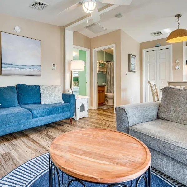 Charming Coastal Cottage with Pool Access!, hotel di Wells
