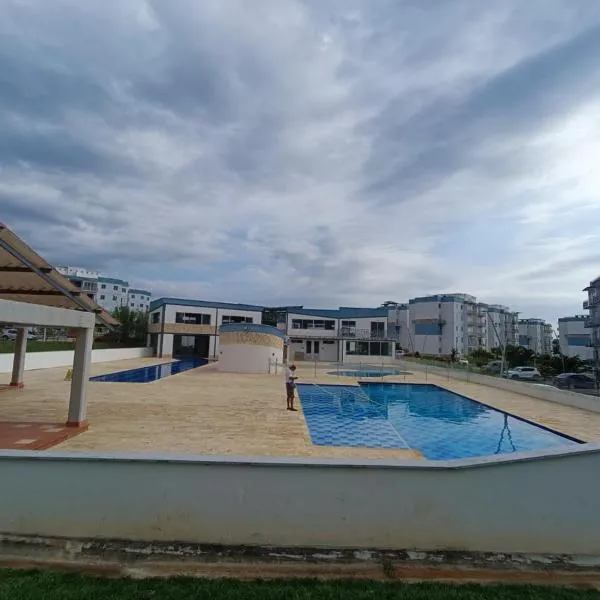 Apartamento hogar para compartir con 3 habitaciones 3 piscinas, turco, sauna, gym y más en Restrepo Meta, hótel í Restrepo