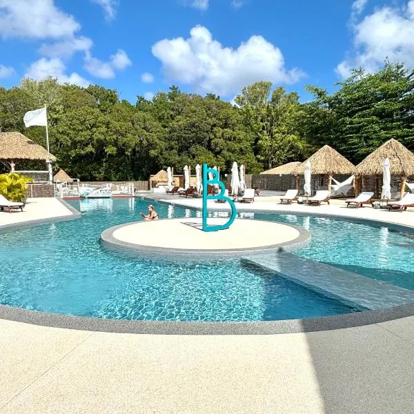 Le Cocon Miel, Piscine, Plage accessible à pied, Tennis, hotel in Folle Anse