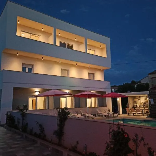 Apartmant & rooms Villa Rosa Medulin – hotel w mieście Pomer