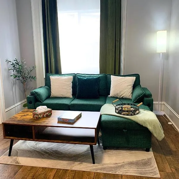 Cozy 1BR by Hospital & Uptown, hotel a Saint John