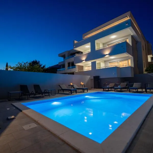 Villa Maro - Apartments with Heated Pool, hotel en Novalja