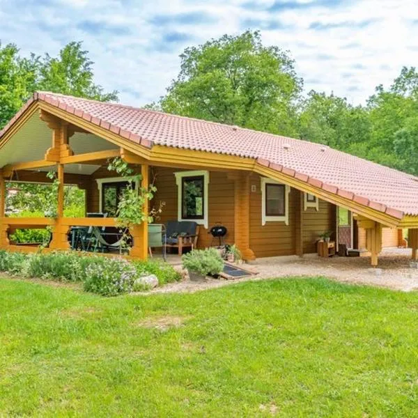 Chalet 17 tournesol Mauroux, ξενοδοχείο σε Mauroux