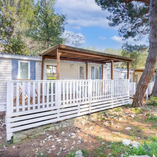 Mobile homes Pine Sea Banjole, Hotel in Banjole