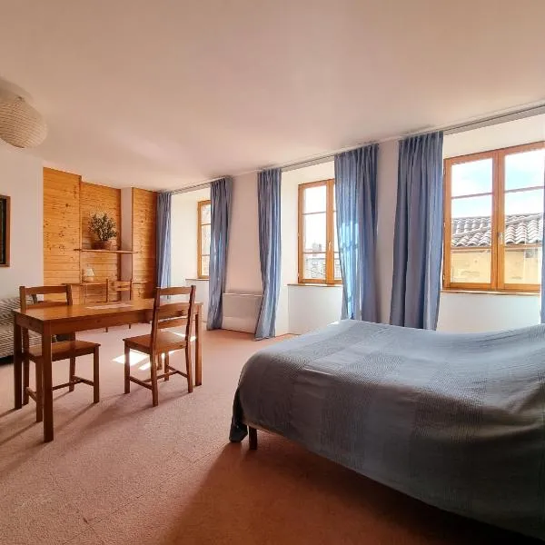 Le Clos de l'Atre - Chambres d'hôtes au coeur du village, hotel en La Chaise-Dieu