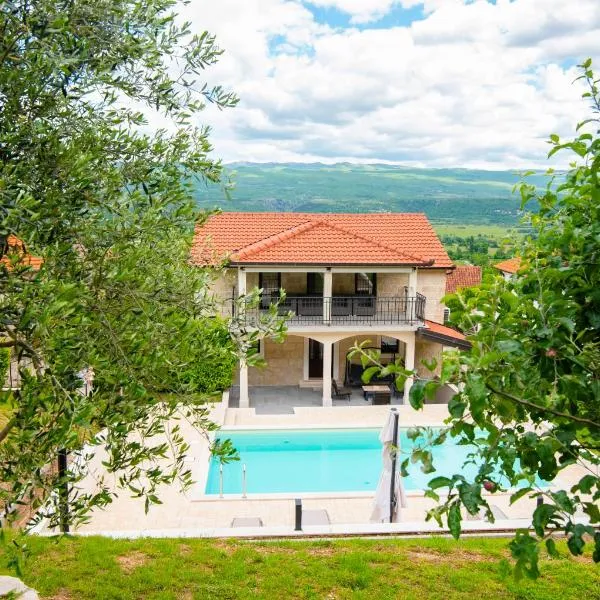 Hrvace में, होटल Stone house with 4 bedrooms and beautiful view