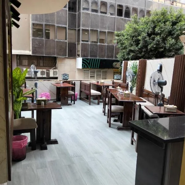 Triple garden view hotel, Hotel in Kairo