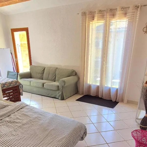 Maison indépendante avec Jardin, Studio de 26m2 tout équipé avec Climatisation réversible, hotel u gradu Rošgud