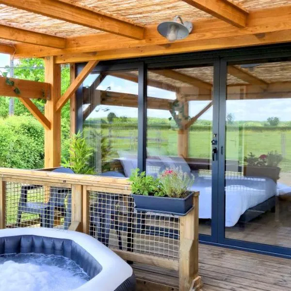 La Luna - Tiny House Spa - Romantique & Nature, hotel in Saint-Yan