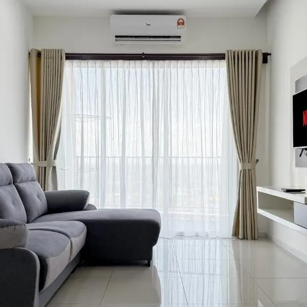 Lake Garden View Homestay with Pool and Netflix, hotel in Taiping