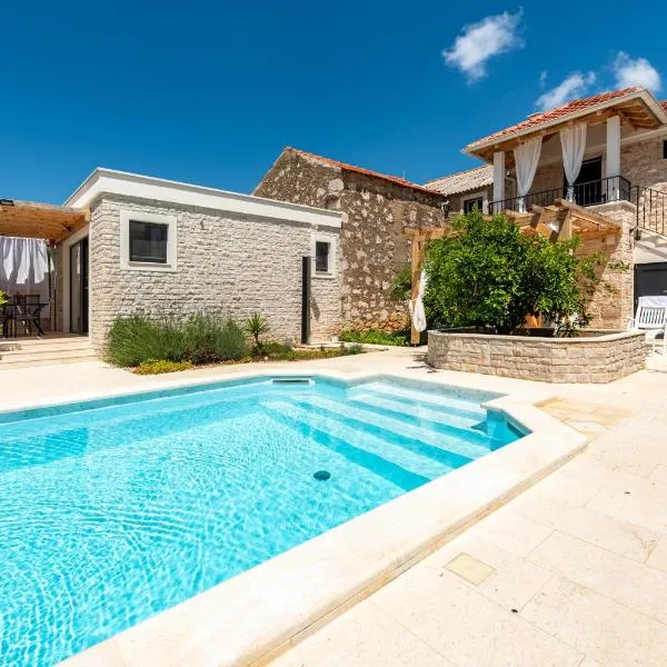 Apartment Varos with shared pool, hotel v destinaci Ugljan