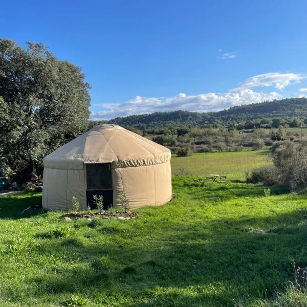 Yourte à la ferme des Bréguières, hotel v destinaci Esparron
