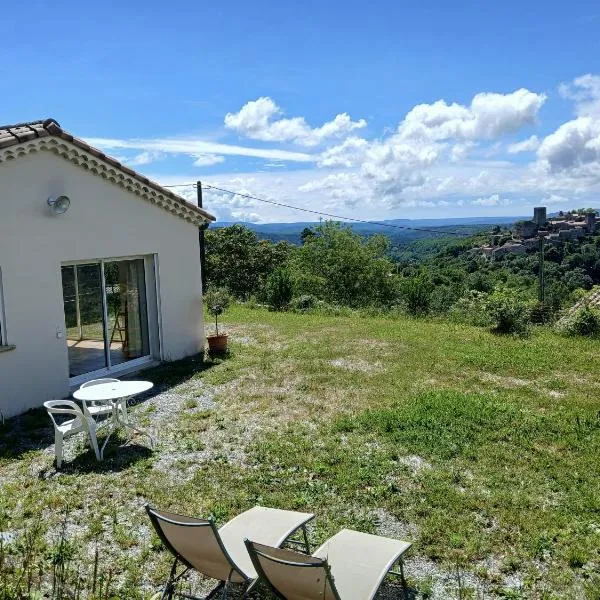Gîte Les Mimosas - 2 à 4 personnes - Vue imprenable – hotel w mieście Largentière