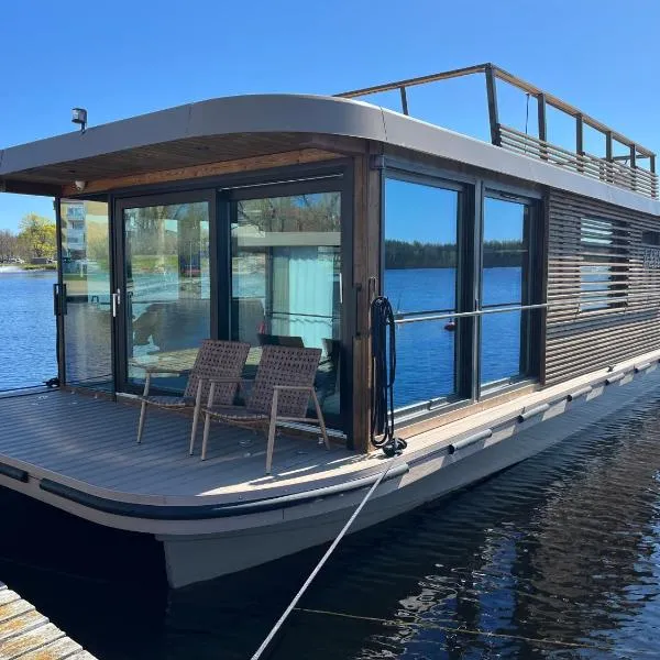 Aava Floating Villa 42, hotel a Savonlinna