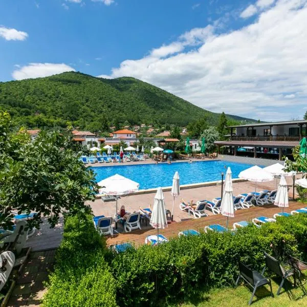 Комплекс Варвара - Хотел, Аквапарк и Минерлни басейни, hotel em Varvara