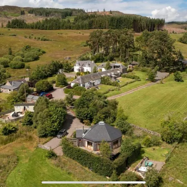 Dalnoid Cottages & Treehouses Nr Glenshee, hotel v destinaci Glenshee