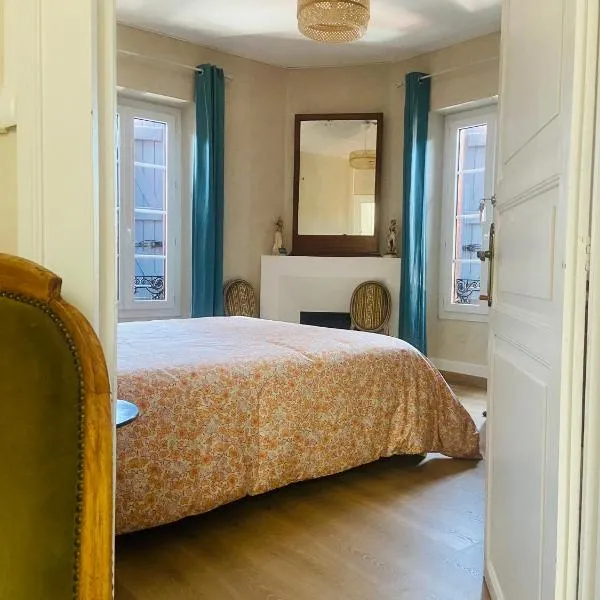 Chambre privée dans maison de ville du XVIIIe siècle, hotel v destinaci Carbonne