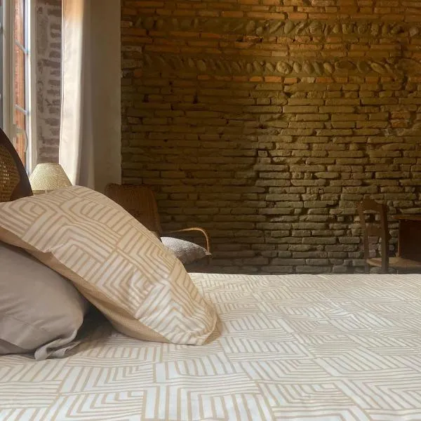 Chambre privée dans maison de ville du XVIIIe siècle, hotel a Carbonne