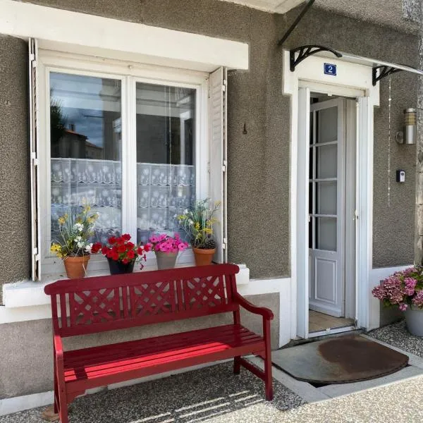 Le Petit Maison, hotel in Montembœuf