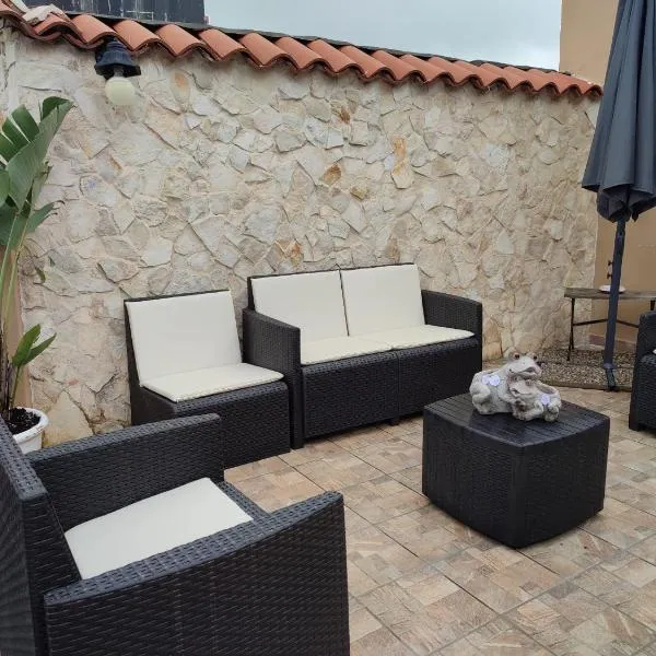 Appartamento Aci Sant'Antonio – hotel w mieście Aci Catena