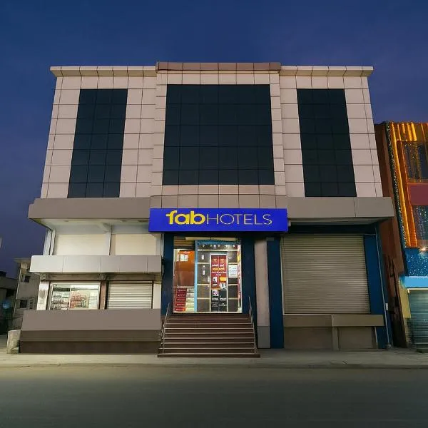 FabHotel Indian Suites - Old Madras Rd, hotell Bangalore’is