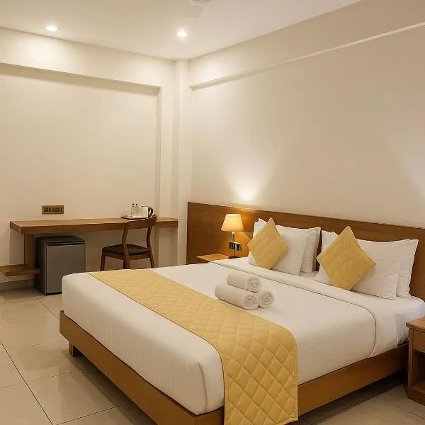 Devalokam Grand, hotel en Edappāl