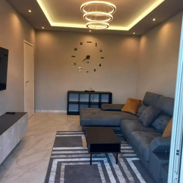 Luxury Home, hotel in Volta Mantovana