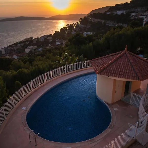 Superb Studio with incredible view and pool, hotel in Cap d'Ail
