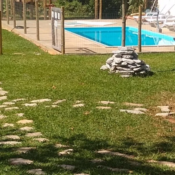 JACARANDÁ Chalés com piscina em São José da Serra MG, hotel v destinaci Jaboticatubas