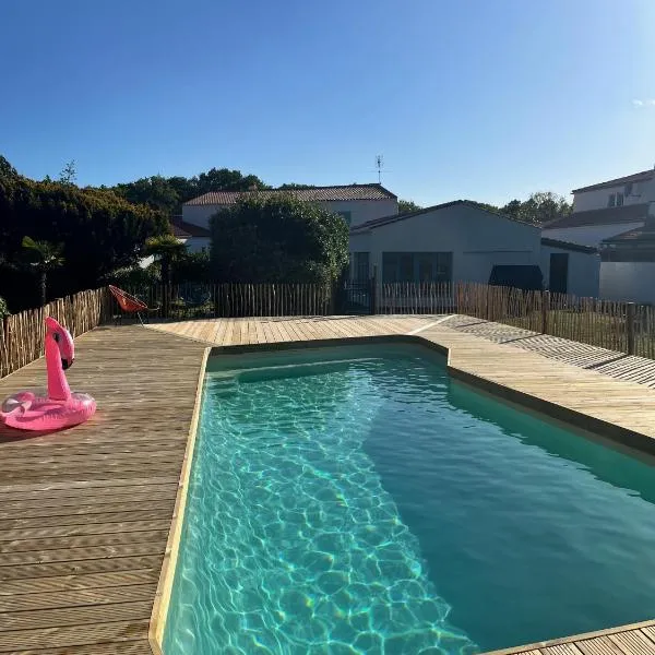 Ile d oléron Vertbois, Villa Bois Piscine et mer, hotel v destinácii Dolus-d'Oléron