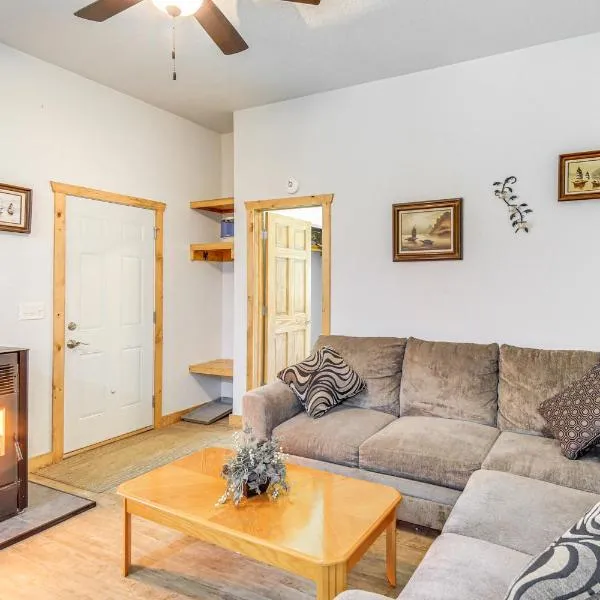 Townsend Cottage on UTV & Snowmobile Trail!, hotel sa Townsend