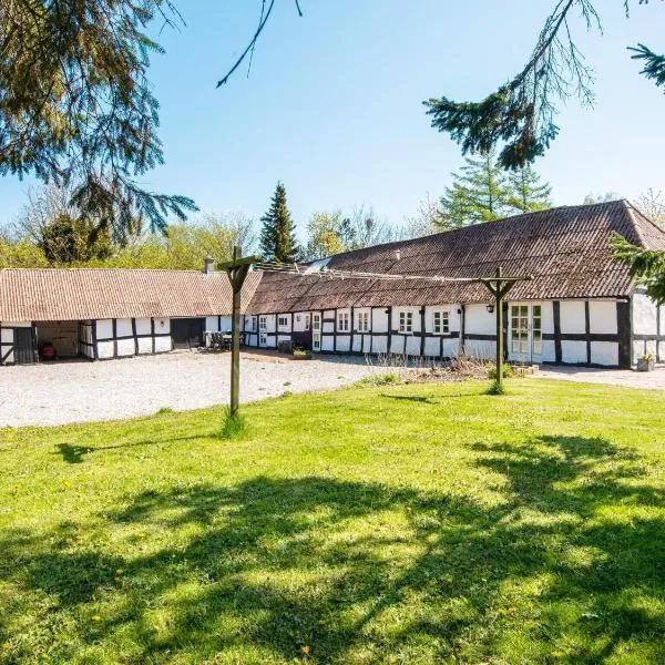 7 person holiday home in Grenaa, hotel v destinaci Grena