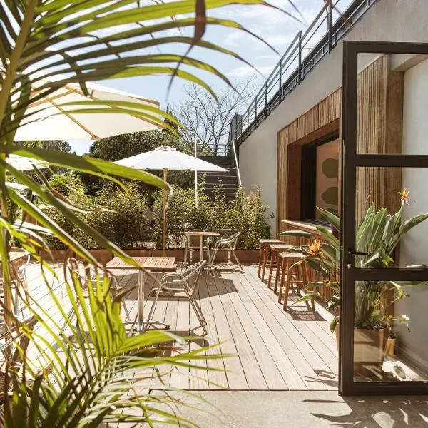 Les Jardins du Canal Piscine Chauffée, hotel v destinácii Aigues-Mortes