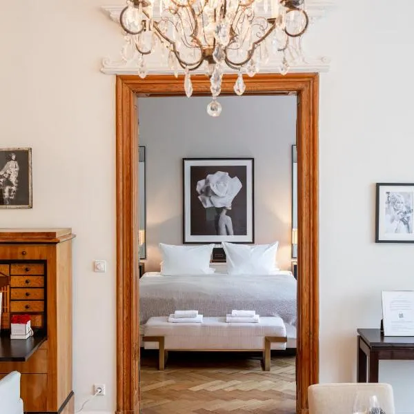 120 sqm Historic Design Apartment Savignyplatz near Ku'damm, ξενοδοχείο στο Βερολίνο
