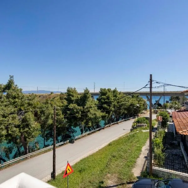 The house next to the canal !, hotel v destinaci Nea Moudania