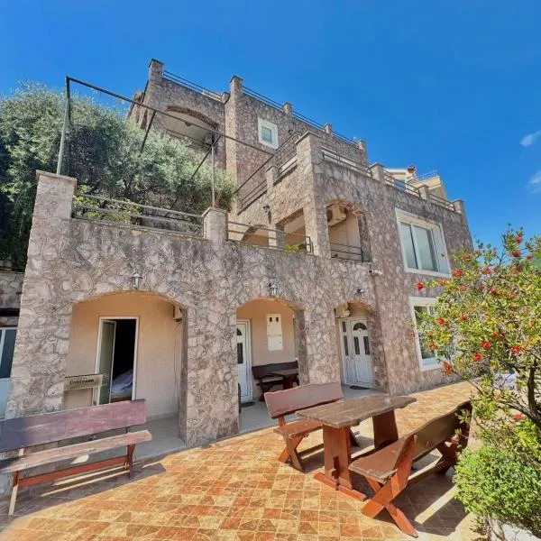 Contessa Apartments, hotel din Budva