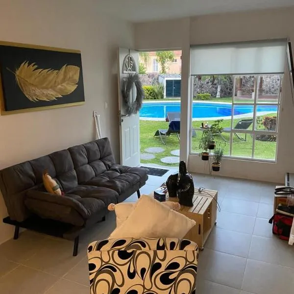 Casa con jardín y piscina ideal para el fin de semana, hotel in Temimilcingo