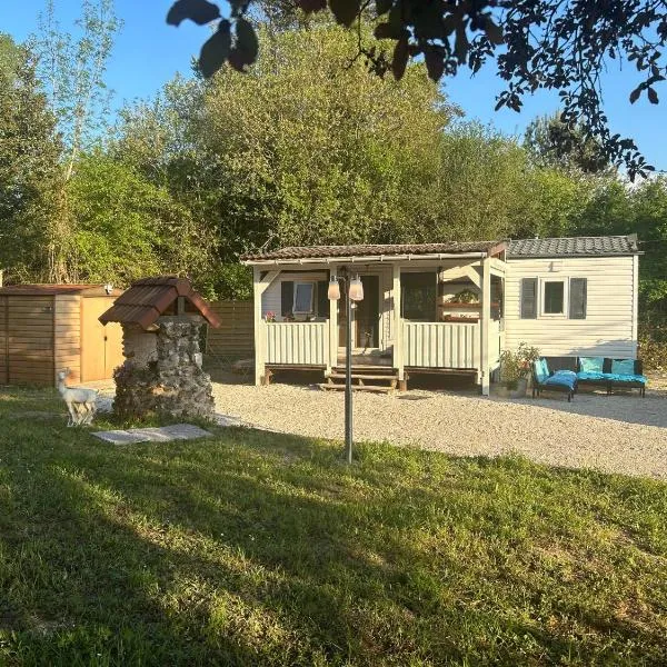 Gite de la colline des rois, hotel in Verlin