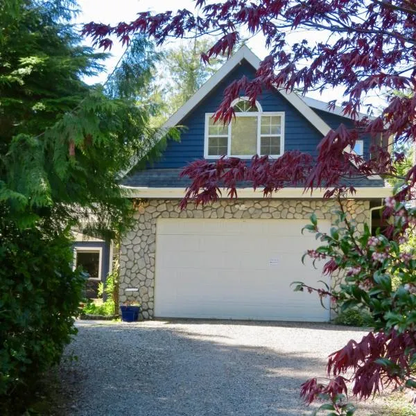 Cobble Wood and Bird Sanctuary Guest Houses, hotel in Tofino