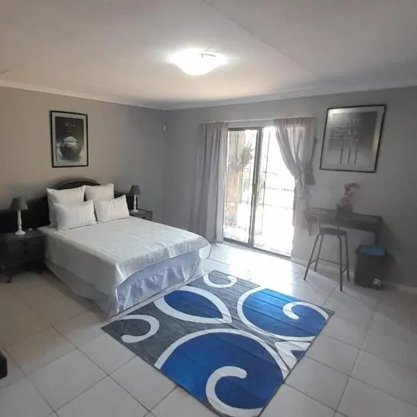 Trinity and Bennett Enterprises 40 Sycamore, hotel in Roodepoort