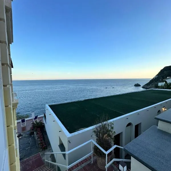 Hotel Torre Saracena – hotel w mieście Praiano