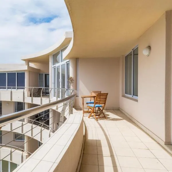 Lagoon Shoreline Penthouse, hotel in Cape Town