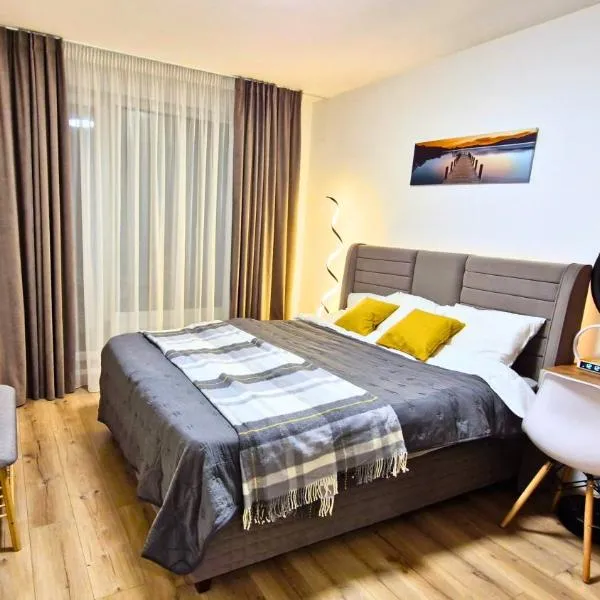 Chic, Sunny and Cozy One Bedroom Bliss, khách sạn ở Varna City